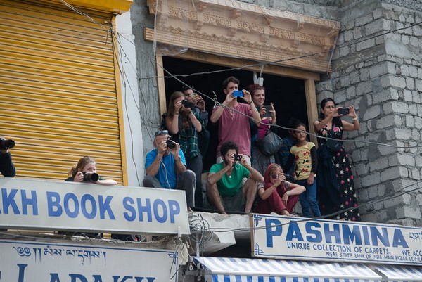 Ấn Độ: Chùm ảnh đức Đạt Lai Lạt Ma chia sẻ Pháp thoại tại Tu viện Jokhang, và học sinh Trường Jamyang, Ladakh