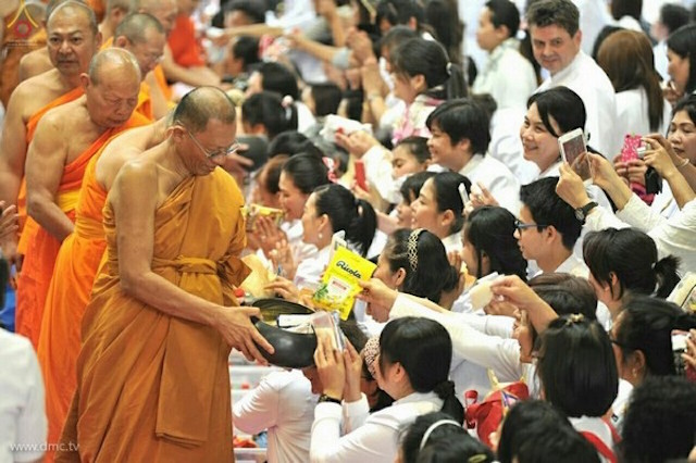 Đức Quốc: Chùm ảnh Lễ Loknimit Okpattsima tại chùa  Wat Phra Dhammakaya, bang Bavaria