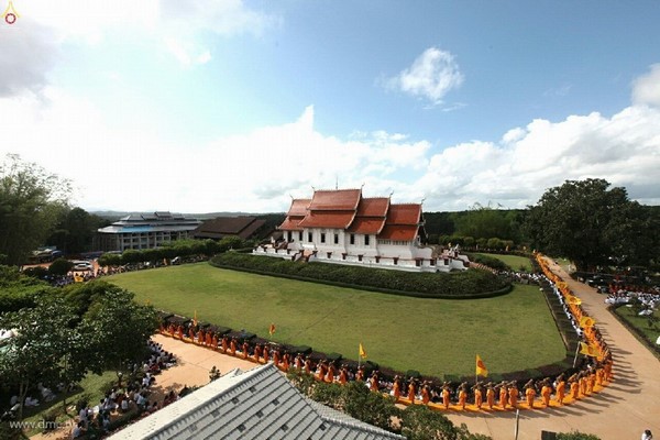 Thái Lan: Chùm ảnh Lễ cung nghinh Xá lợi và đón rước tại ngôi Cổ tự Wat Chedi Luang