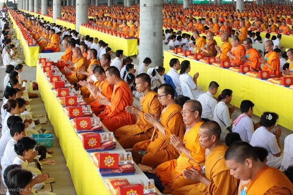 Thái Lan: Chùm ảnh Sự kiện Ngày Trái Đất tổ chức tại Tu viện viện Wat Phra Dhammakaya, Bangkok