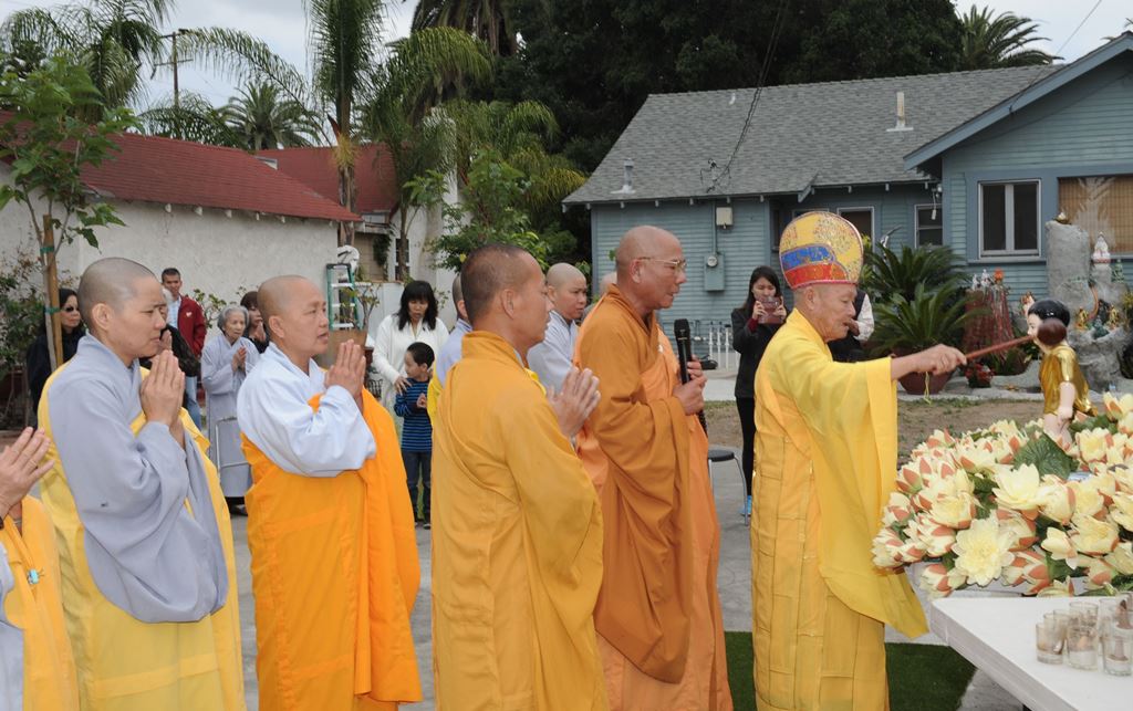 California: Chùm Ảnh Đón Mừng Đại Lễ Phật Đản PL 2559 Ở Một Số Chùa