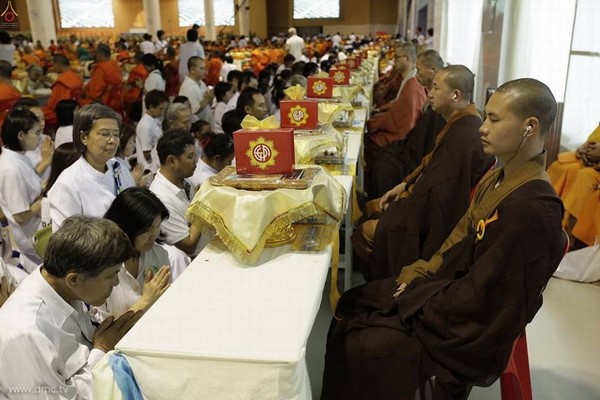 Thái Lan: Chùm ảnh Sự kiện Ngày Trái Đất tổ chức tại Tu viện viện Wat Phra Dhammakaya, Bangkok