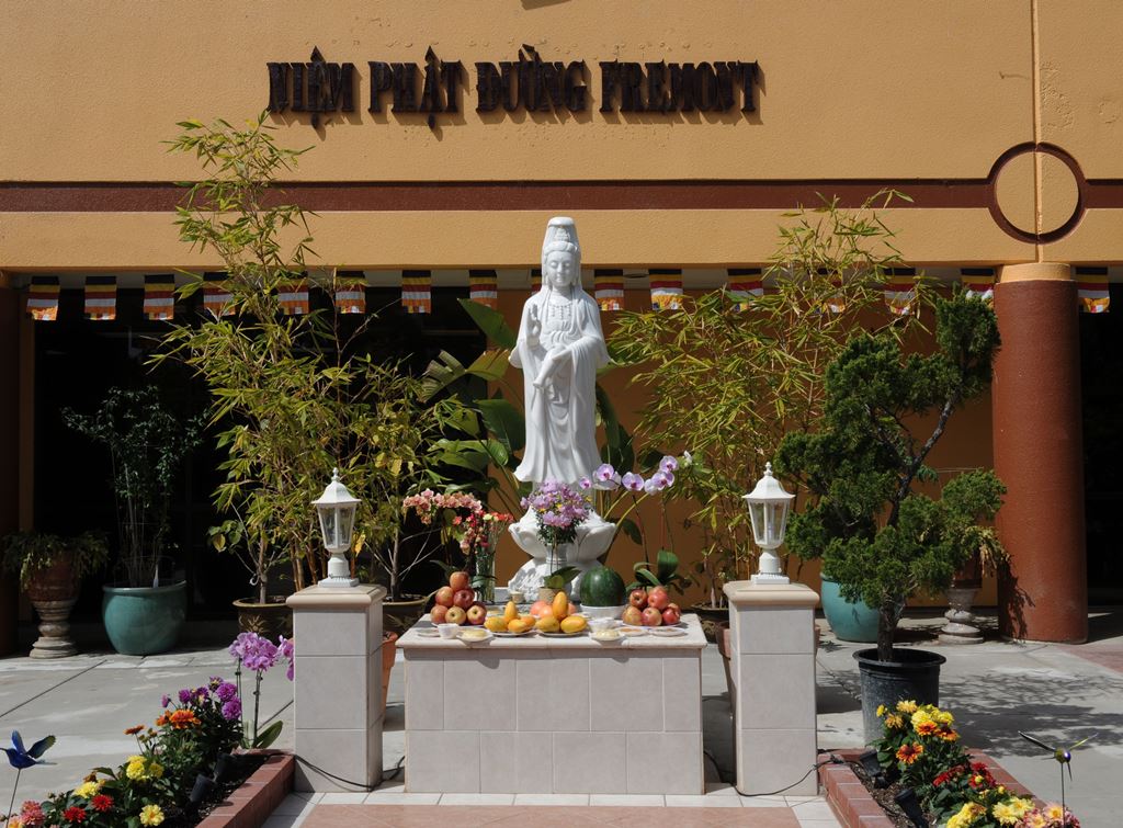 California: Chùm Ảnh Đón Mừng Đại Lễ Phật Đản PL 2559 Ở Một Số Chùa