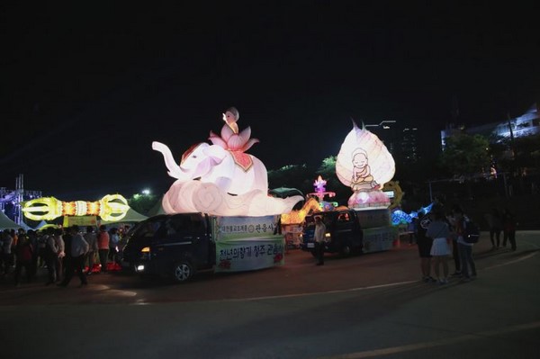Hàn Quốc: Chùm ảnh Phật đản PL 2559 tại đảo Jeju