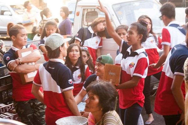 Philippines: Chùm ảnh Phật đản tổ chức xe hoa di động cho dân Phi tắm Phật chốn đô thị