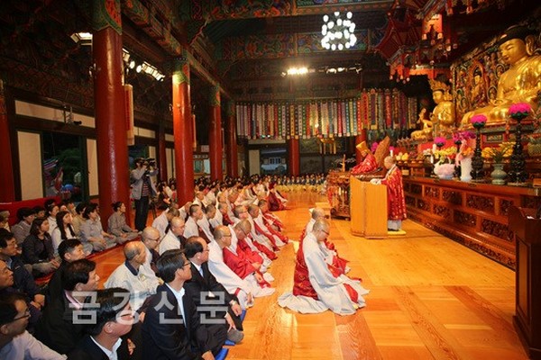 Hàn Quốc: Chùm ảnh Tổ đình Guinsa Thiền phái Thiên Thai mừng ngày Phật đản PL. 2559