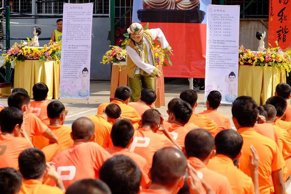 Philippines: Chùm ảnh Kính mừng Phật đản PL. 2559 tại nhà tù Cebu