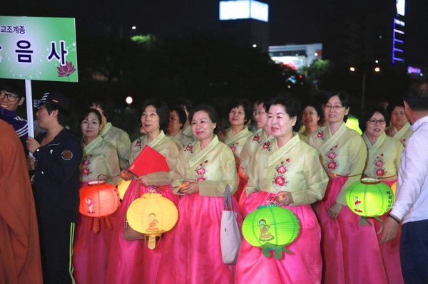 Hàn Quốc: Chùm ảnh Phật đản PL 2559 tại đảo Jeju