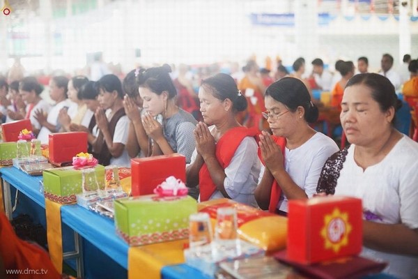 Thái Lan: Chùm ảnh Sự kiện Ngày Trái Đất tổ chức tại Tu viện viện Wat Phra Dhammakaya, Bangkok