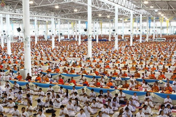 Thái Lan: Chùm ảnh Sự kiện Ngày Trái Đất tổ chức tại Tu viện viện Wat Phra Dhammakaya, Bangkok