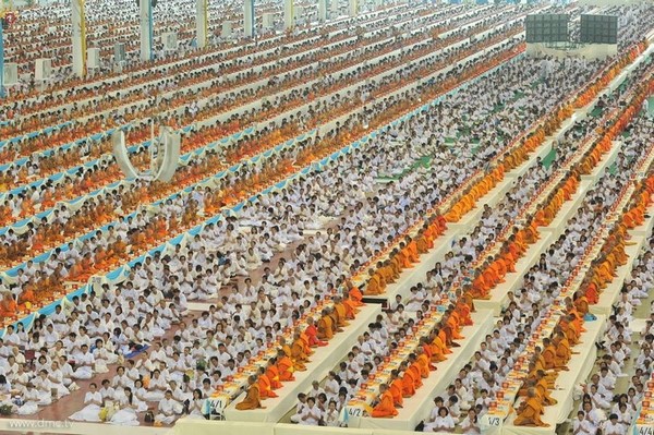 Thái Lan: Chùm ảnh Sự kiện Ngày Trái Đất tổ chức tại Tu viện viện Wat Phra Dhammakaya, Bangkok