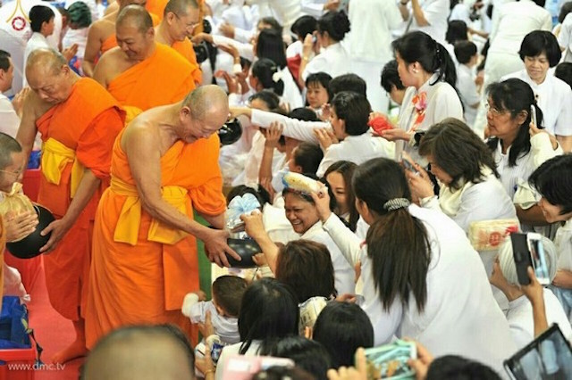 Đức Quốc: Chùm ảnh Lễ Loknimit Okpattsima tại chùa  Wat Phra Dhammakaya, bang Bavaria
