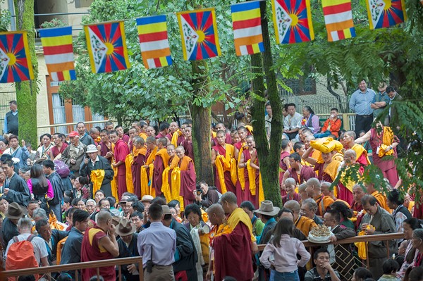 Ấn Độ: Đức Đạt Lai Lạt Ma Chứng minh buổi buổi Biện thuyết Triết lý Tính không tại TV. Tsuglagkhang