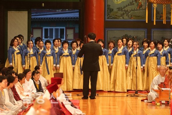 Hàn Quốc: Chùm ảnh Tổ đình Guinsa Thiền phái Thiên Thai mừng ngày Phật đản PL. 2559