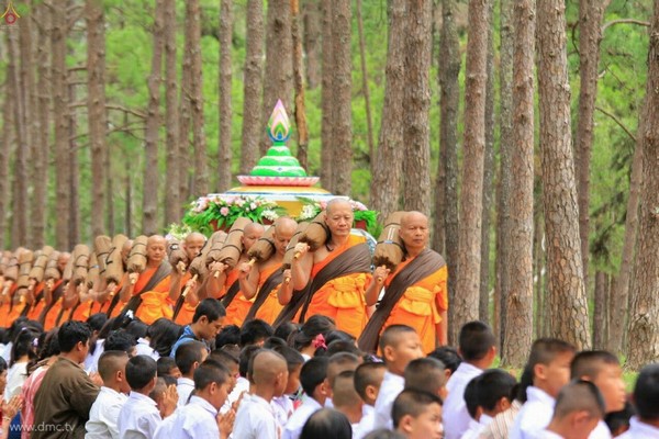 Thái Lan: Chùm ảnh Lễ cung nghinh Xá lợi và đón rước tại ngôi Cổ tự Wat Chedi Luang