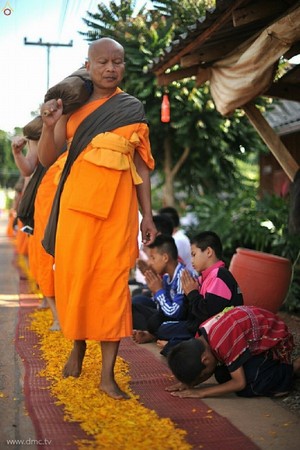Thái Lan: Chùm ảnh Lễ cung nghinh Xá lợi và đón rước tại ngôi Cổ tự Wat Chedi Luang
