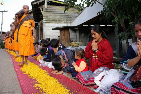 Thái Lan: Chùm ảnh Lễ cung nghinh Xá lợi và đón rước tại ngôi Cổ tự Wat Chedi Luang