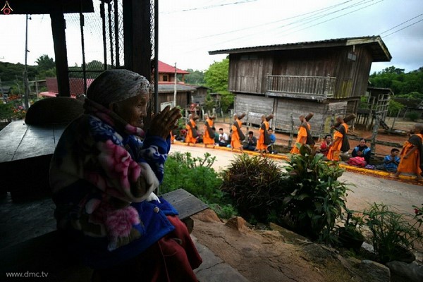 Thái Lan: Chùm ảnh Lễ cung nghinh Xá lợi và đón rước tại ngôi Cổ tự Wat Chedi Luang