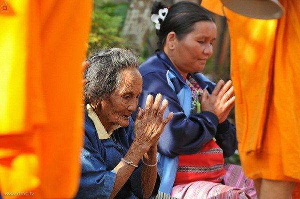 Thái Lan: Chùm ảnh Lễ cung nghinh Xá lợi và đón rước tại ngôi Cổ tự Wat Chedi Luang