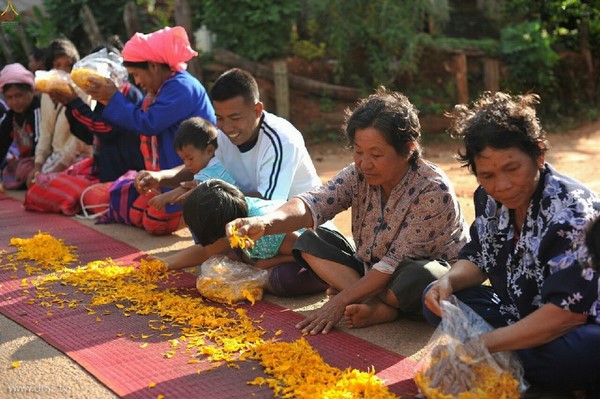 Thái Lan: Chùm ảnh Lễ cung nghinh Xá lợi và đón rước tại ngôi Cổ tự Wat Chedi Luang