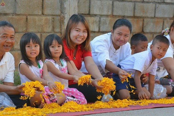 Thái Lan: Chùm ảnh Lễ cung nghinh Xá lợi và đón rước tại ngôi Cổ tự Wat Chedi Luang