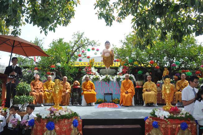 Hoa Kỳ: tâm từ khởi sáng mùa Phật Đản Vesak tại Chùa Liễu Quán