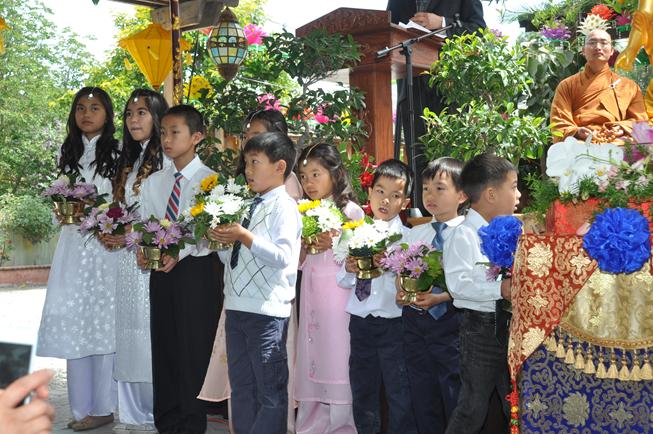 Hoa Kỳ: tâm từ khởi sáng mùa Phật Đản Vesak tại Chùa Liễu Quán