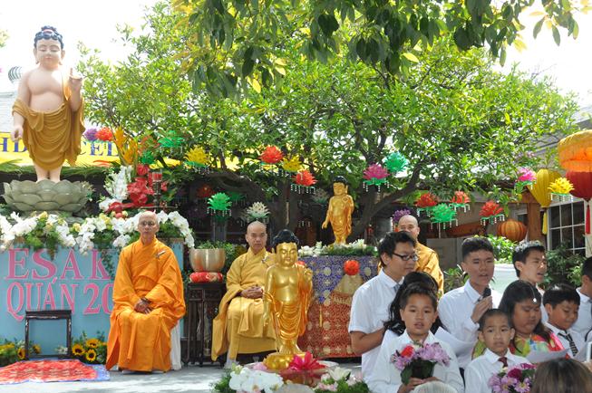 Hoa Kỳ: tâm từ khởi sáng mùa Phật Đản Vesak tại Chùa Liễu Quán