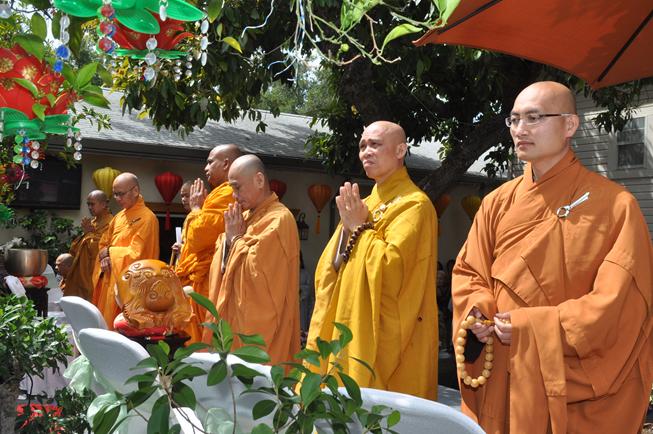 Hoa Kỳ: tâm từ khởi sáng mùa Phật Đản Vesak tại Chùa Liễu Quán