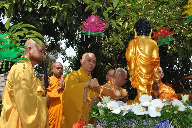 Hoa Kỳ: tâm từ khởi sáng mùa Phật Đản Vesak tại Chùa Liễu Quán