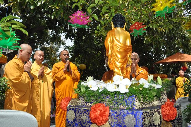 Hoa Kỳ: tâm từ khởi sáng mùa Phật Đản Vesak tại Chùa Liễu Quán