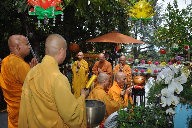 Hoa Kỳ: tâm từ khởi sáng mùa Phật Đản Vesak tại Chùa Liễu Quán