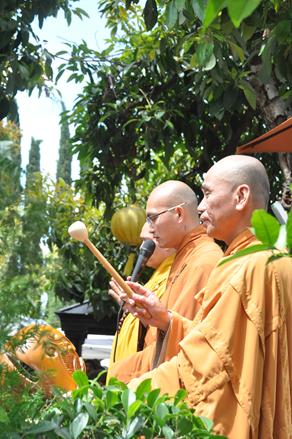Hoa Kỳ: tâm từ khởi sáng mùa Phật Đản Vesak tại Chùa Liễu Quán