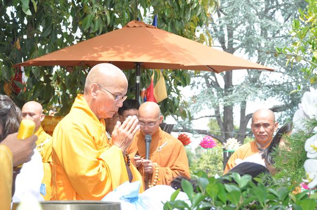 Hoa Kỳ: tâm từ khởi sáng mùa Phật Đản Vesak tại Chùa Liễu Quán