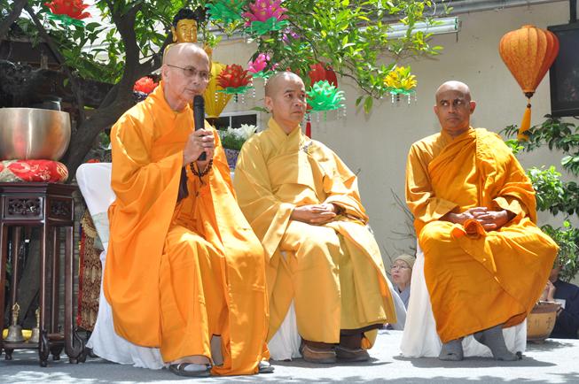 Hoa Kỳ: tâm từ khởi sáng mùa Phật Đản Vesak tại Chùa Liễu Quán