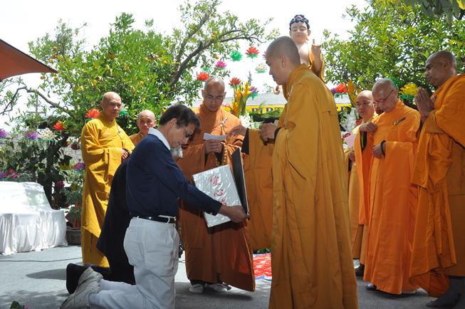 Hoa Kỳ: tâm từ khởi sáng mùa Phật Đản Vesak tại Chùa Liễu Quán