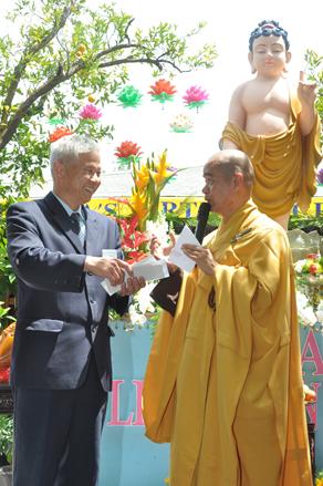 Hoa Kỳ: tâm từ khởi sáng mùa Phật Đản Vesak tại Chùa Liễu Quán