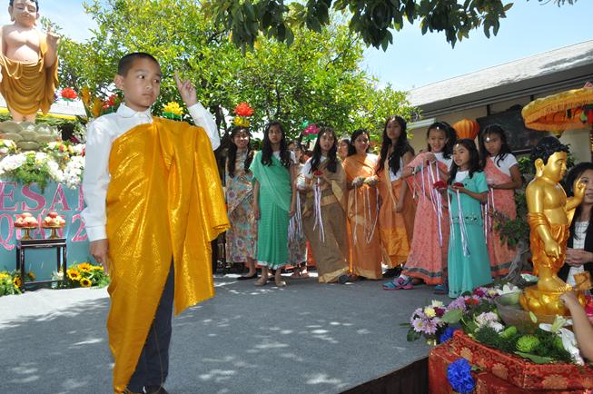 Hoa Kỳ: tâm từ khởi sáng mùa Phật Đản Vesak tại Chùa Liễu Quán
