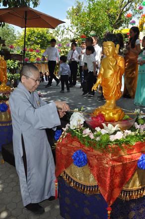 Hoa Kỳ: tâm từ khởi sáng mùa Phật Đản Vesak tại Chùa Liễu Quán