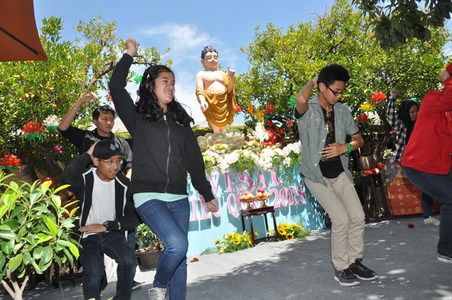 Hoa Kỳ: tâm từ khởi sáng mùa Phật Đản Vesak tại Chùa Liễu Quán