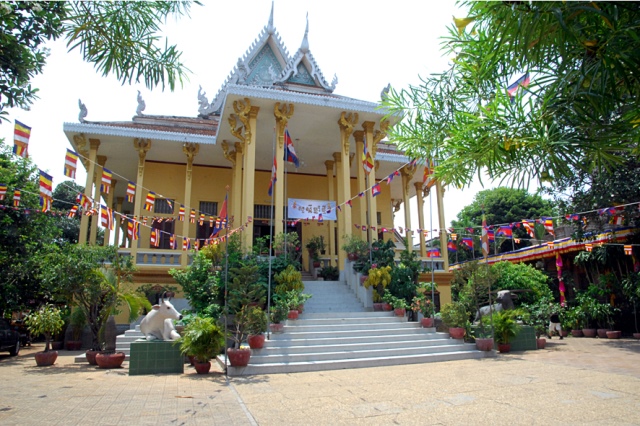 Quỹ Đạo Phật Ngày Nay: Chương trình từ thiện tại Campuchia tháng 04-2015