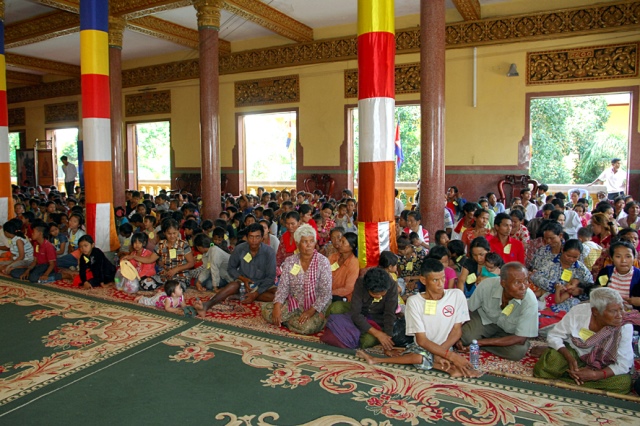 Quỹ Đạo Phật Ngày Nay: Chương trình từ thiện tại Campuchia tháng 04-2015