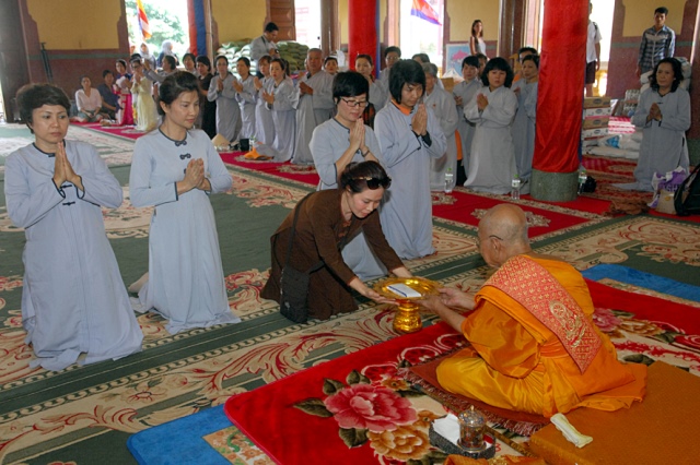 Quỹ Đạo Phật Ngày Nay: Chương trình từ thiện tại Campuchia tháng 04-2015