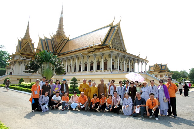 Quỹ Đạo Phật Ngày Nay: Chương trình từ thiện tại Campuchia tháng 04-2015