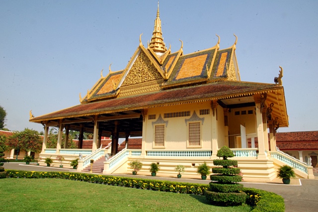 Quỹ Đạo Phật Ngày Nay: Chương trình từ thiện tại Campuchia tháng 04-2015