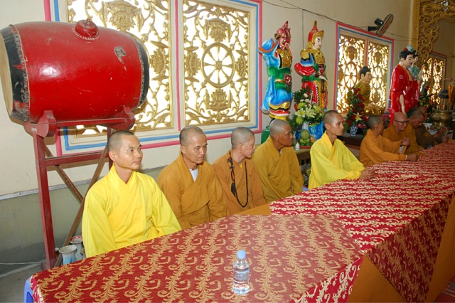 Quỹ Đạo Phật Ngày Nay: Chương trình từ thiện tại Campuchia tháng 04-2015