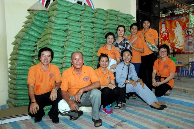Quỹ Đạo Phật Ngày Nay: Chương trình từ thiện tại Campuchia tháng 04-2015