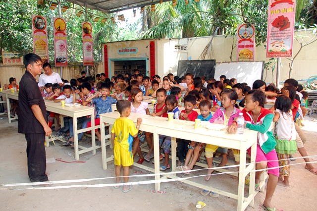 Quỹ Đạo Phật Ngày Nay: Chương trình từ thiện tại Campuchia tháng 04-2015