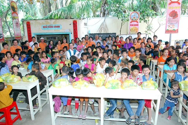 Quỹ Đạo Phật Ngày Nay: Chương trình từ thiện tại Campuchia tháng 04-2015