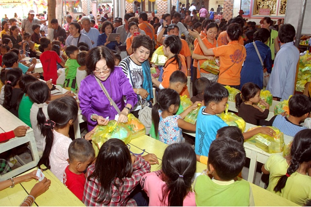Quỹ Đạo Phật Ngày Nay: Chương trình từ thiện tại Campuchia tháng 04-2015